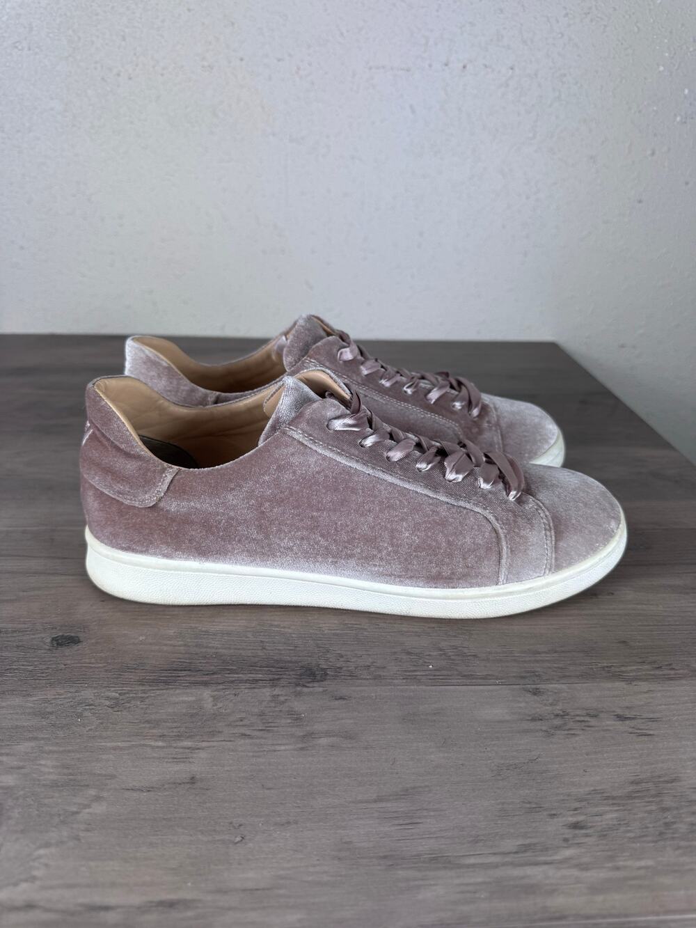 Sam Edelman Marlow Velvet Sneaker in a dusty pink/mauve Womens size 9